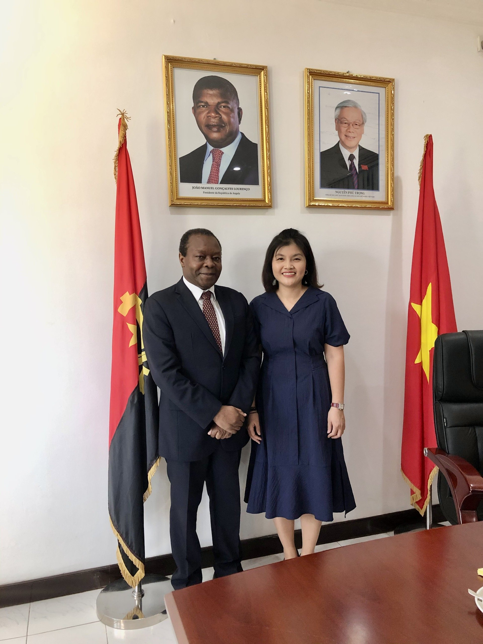Làm việc với Ngài Đại sứ đặc mệnh toàn quyền Cộng hòa Dân chủ Angola